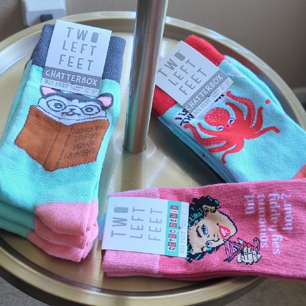 6x1 Chatterbox Novelty Socks - Aqua, Red, and Gray, All Pairs Included